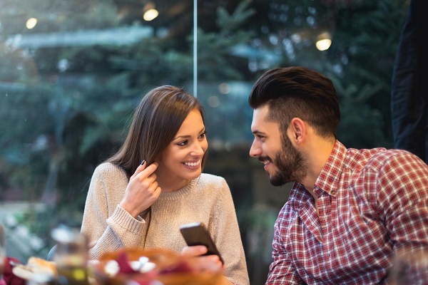 Cách nói chuyện dễ thương hay với con trai bạn trai mới quen