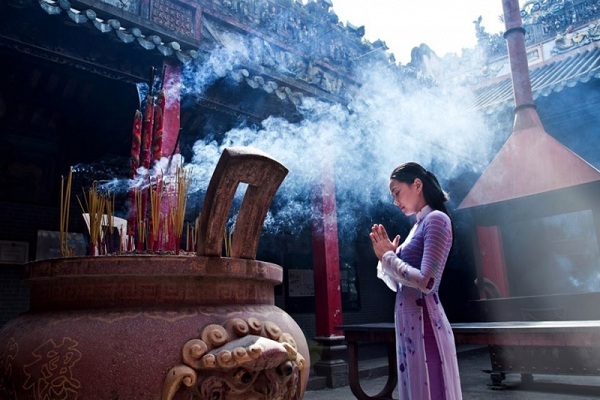 Khi đi lễ chùa khấn cầu nguyện như thế nào cho đúng cách